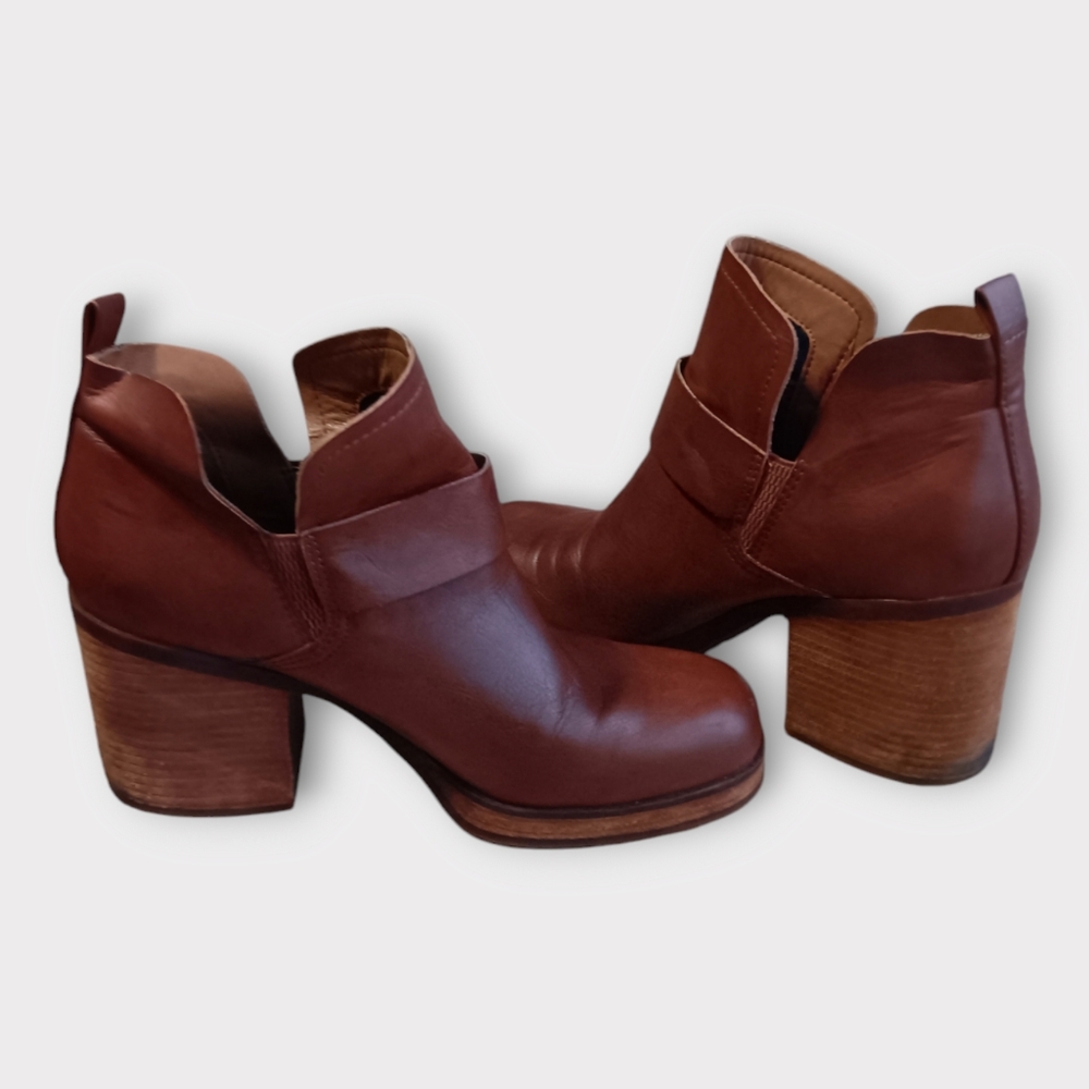 🤎KORKS KARI BOOTIES WOMEN'S SIZE 10 BROWN HEEL SIDE BUCKLE SQUARE TOE BO - Picture 8 of 9